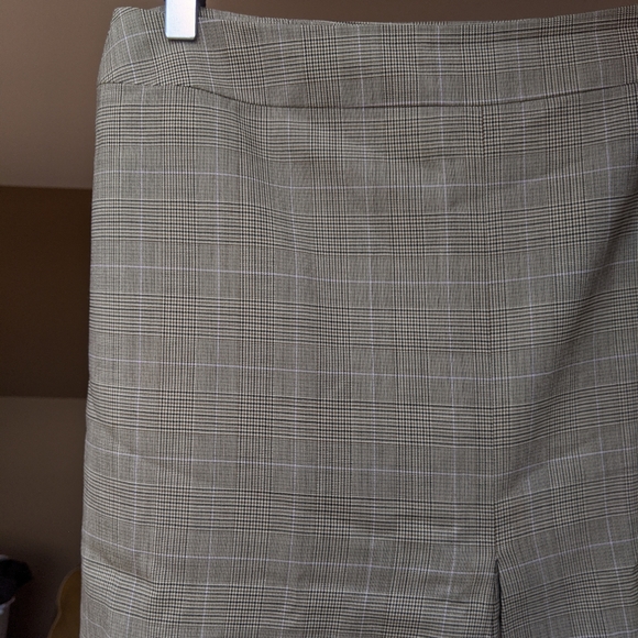 Ann Taylor pleated a-line skirt - Picture 3 of 4